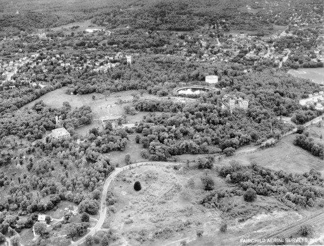 BrandeisU's tweet photo. On this day in 1948, #Brandeis was founded! This is what campus looked like shortly before our founding. https://t.co/3P4fPVDtpj