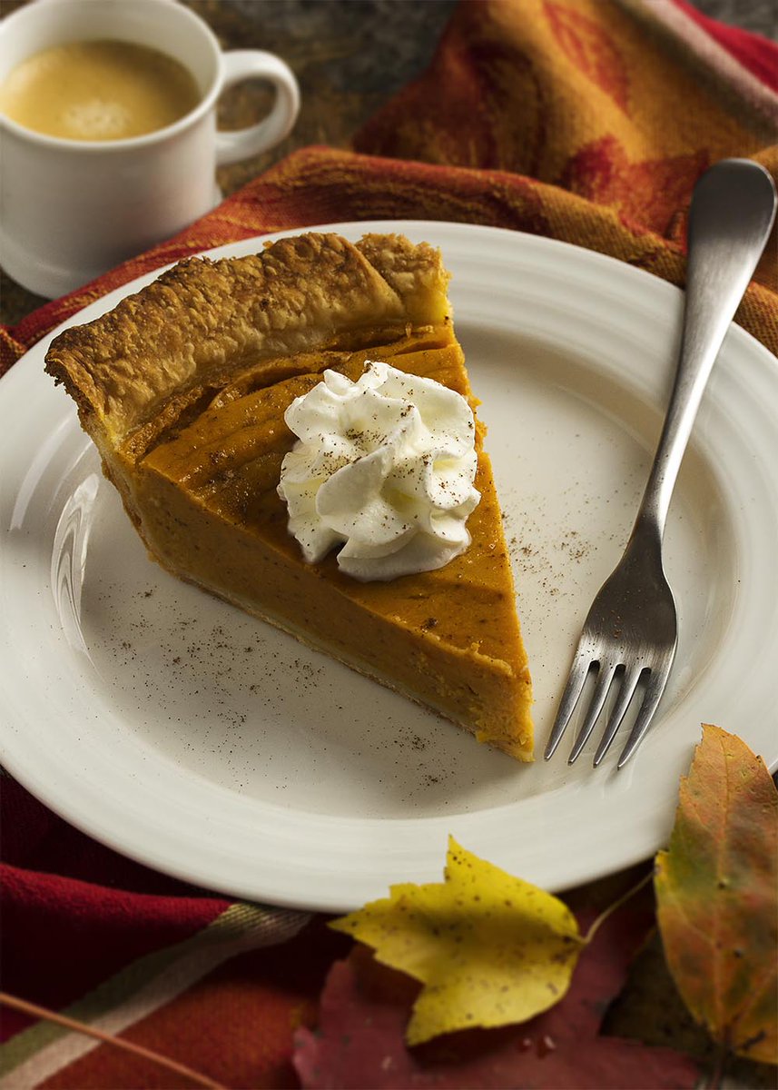#Bourbon Sweet Potato Pie... Eating this is like putting fluffy slippers on your achy feet... aaaahhh! ☺️ chewyourbooze.com/resource/bourb…