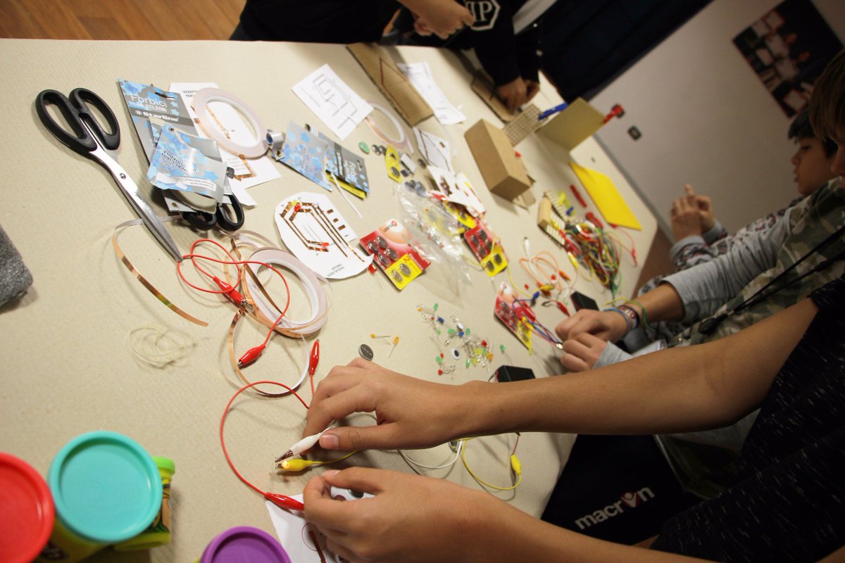 ASMilan's tweet photo. This week we welcomed #MakerEducator @markshillitoe! How did your school participate in the #EuropeanCodeWeek? https://t.co/DVha4Qo0zH