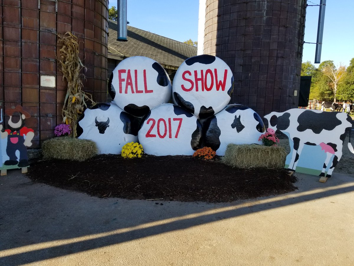 BristolAggie's tweet photo. Come visit our #FallShow2017. Our students are #AMAZING! #BAPRIDE #BAWORK https://t.co/PqvQQy4lAs
