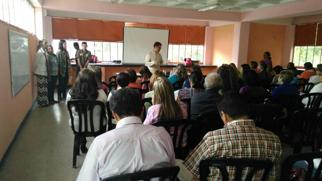 mineducacion_ve's tweet photo. #Miranda Reunión con docentes sobre la socialización de las Orientaciones Pedagógicas en la UEN Manuel María Villalobos @JauaMiranda https://t.co/ee5ftcdyVT