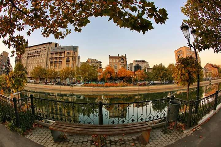 xyzwtf_55's tweet photo. My beautiful city in fall❤
#lovebucharest https://t.co/dBsq2WCsFE