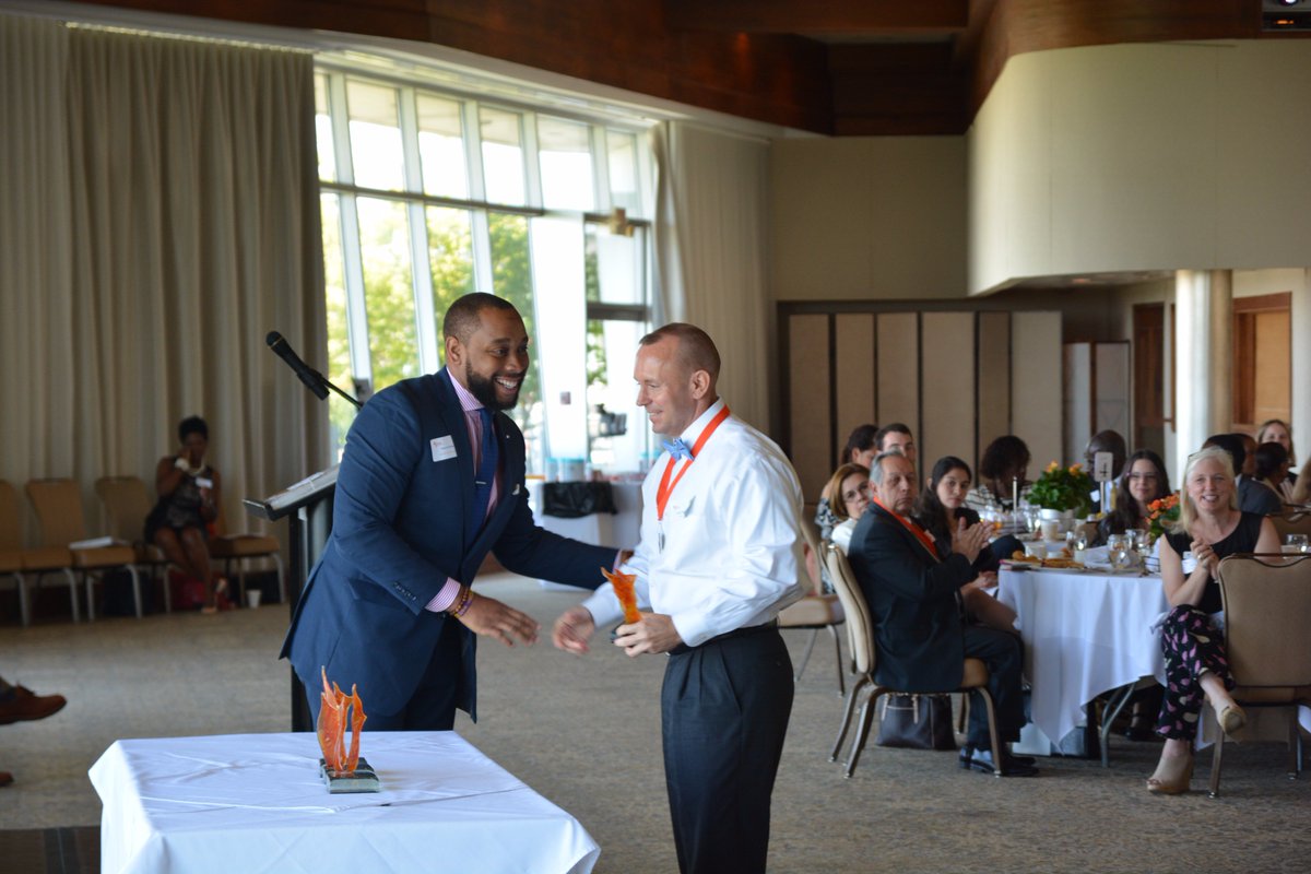 UWCAHandsOn's tweet photo. Know a volunteer who selflessly contributes time & resources 2 build their community? Nominate them @ https://t.co/paHDES4Up5 #ThisIGNITEsus https://t.co/yLtvZOvQaH