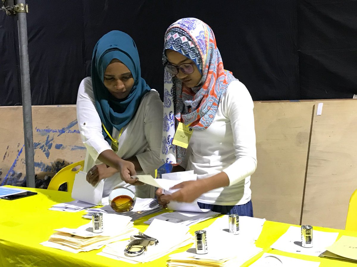 adduXfiles's tweet photo. Miadhu kuriyah dhiya #MDP ge ethereyge inthihaabuge vote gunun kuriyah dhanee.
#MDPDCPElection https://t.co/xdIQXNMrj6