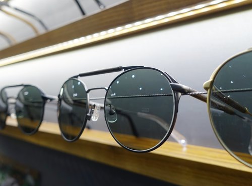 VisionExpo's tweet image. .@throughaspec takes a look at @Shwoodshop's latest releases coming out of #VisionExpo West! bit.ly/2yRUf19 #FrameFriday