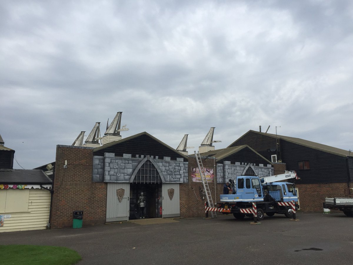 dude_arnette's tweet photo. Eleven oast cowls down at the @Hopfarm. Time for a dude and arnette to do there magic! #thehopfarm #oastcowls #kent https://t.co/FSAfIZITl2