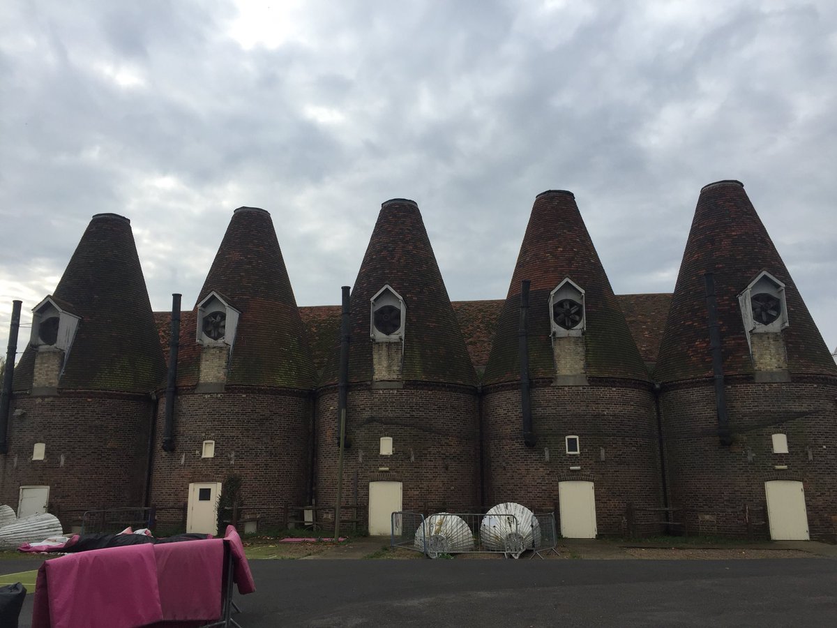dude_arnette's tweet photo. Eleven oast cowls down at the @Hopfarm. Time for a dude and arnette to do there magic! #thehopfarm #oastcowls #kent https://t.co/FSAfIZITl2