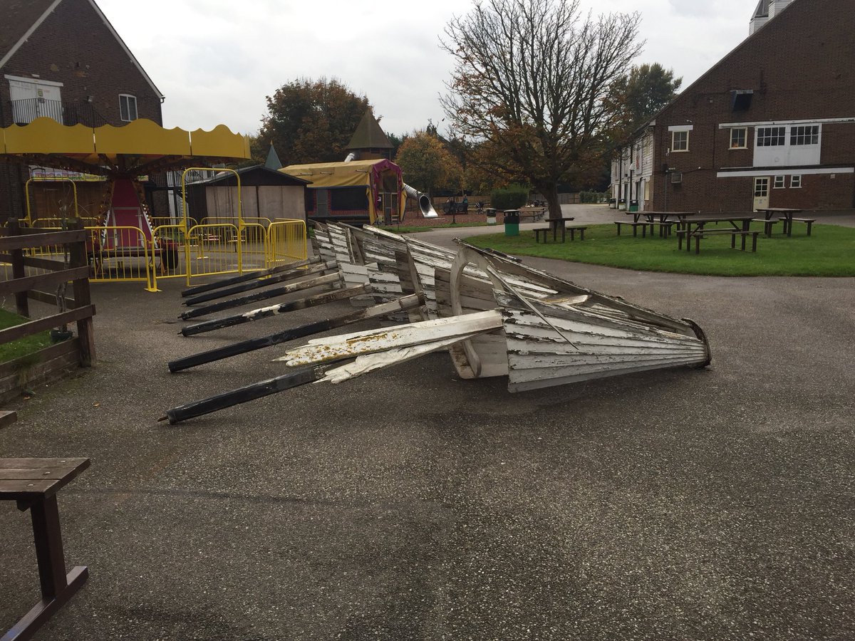 dude_arnette's tweet photo. Eleven oast cowls down at the @Hopfarm. Time for a dude and arnette to do there magic! #thehopfarm #oastcowls #kent https://t.co/FSAfIZITl2