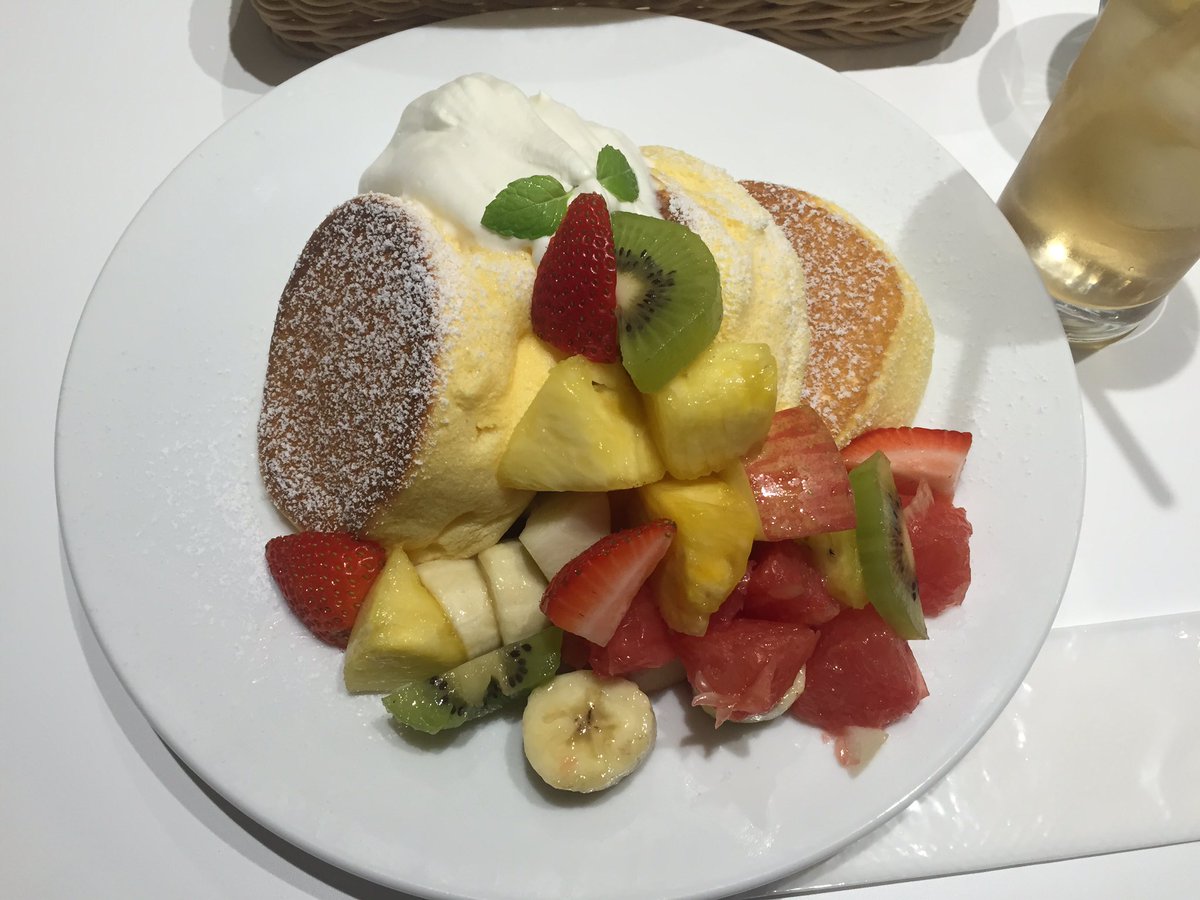 TERU1145963's tweet photo. 噂のパンケーキ💕

待つ事長し、食べるの短し✨
アット！ 言う間に
       ご馳走様でした💕

#ハイパースキン https://t.co/nagbS4DMmI