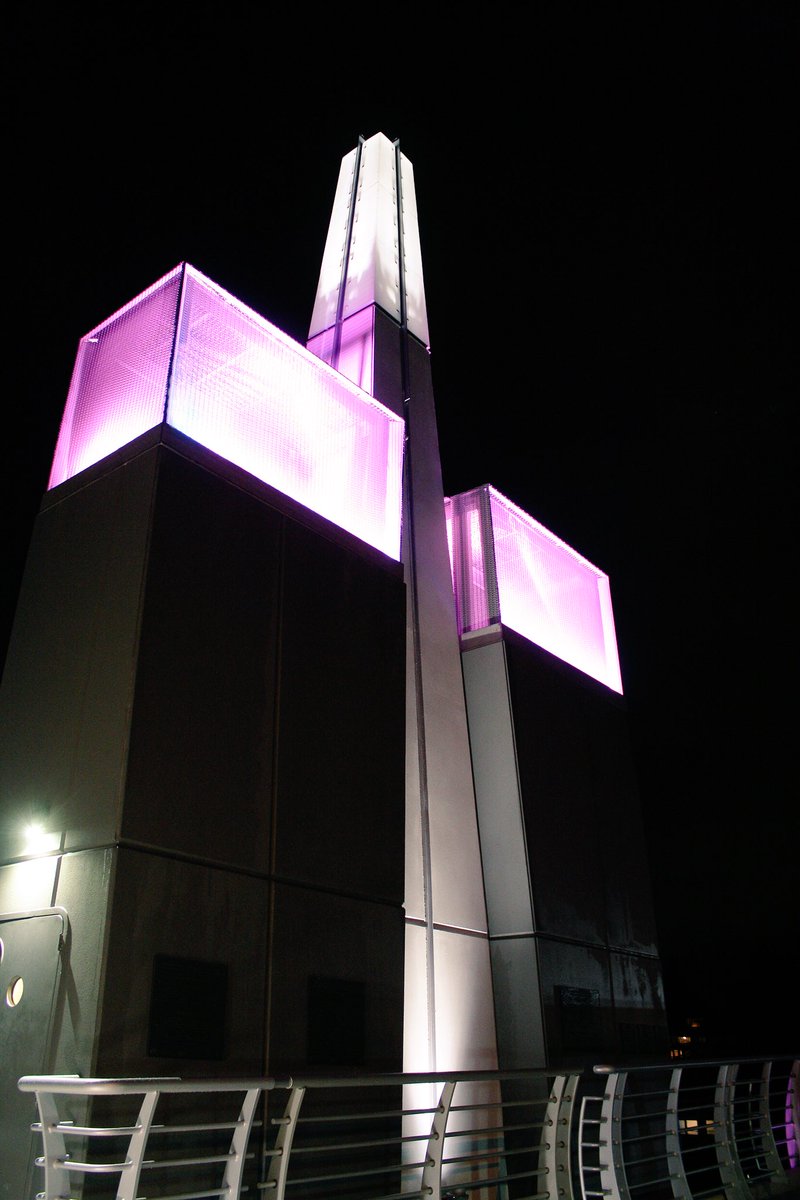 wsdot_520's tweet photo. This week we’re showing our support for #BreastCancerAwareness by turning the SR 520 sentinels pink. https://t.co/hUeYb7Dhgj