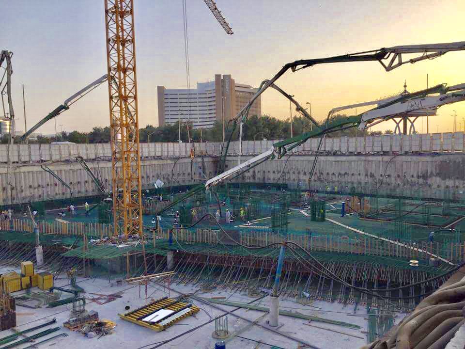 SaudiReadymix's tweet photo. #SaudiReadymix continues smoothly pouring special #readymix #concrete to #AlHugaitTower project in #KhobarCity Cornish on schedule https://t.co/qUUWWceNQ4
