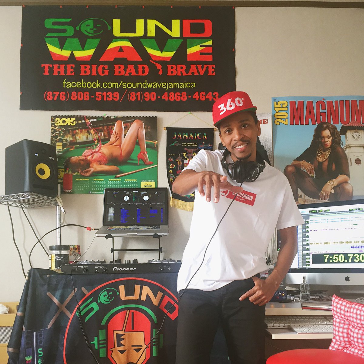ButtaRanx's tweet photo. The 876 Road Hits ViD 📡📡💥💥💥is up full @soundwavejamaica ✅🛎🙉🔫 #876roadhits #friday #kickout #reggae #dancehall #kingston https://t.co/ngn0vgTpzN