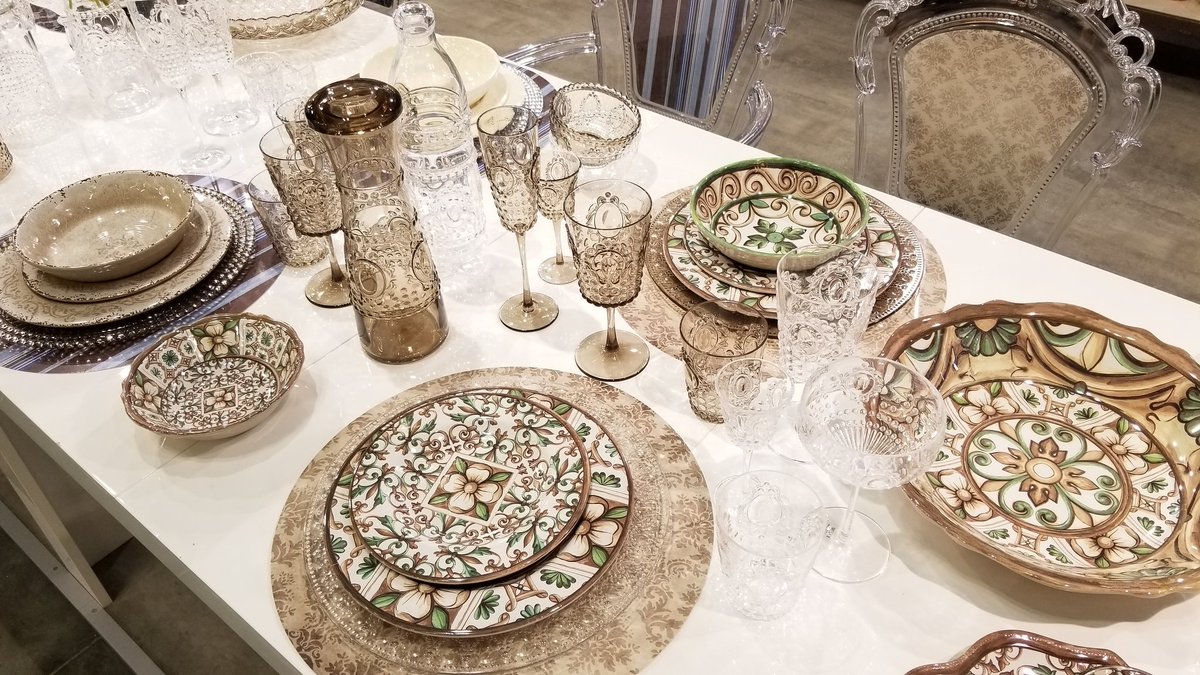 sarahcolandro's tweet photo. I would have to drag my Mom  (the crystal queen) out of here...but guess what...its all plastic!! #HostMilano2017 #ASID #CantBreakIt https://t.co/WU0Khnvr5U