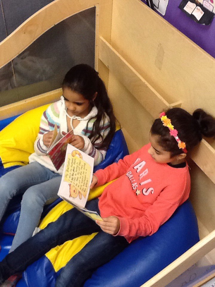 MrsMorenoEL's tweet photo. 📚 love to read  
#cridgepride #oneeonelonedistrict https://t.co/tPNFyrwJhW