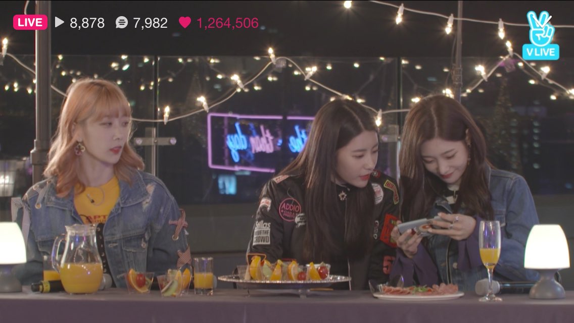 cathyxchaeyeon's tweet photo. good night's era is catchae's era #catchae #기채 https://t.co/9ljF52dxjI