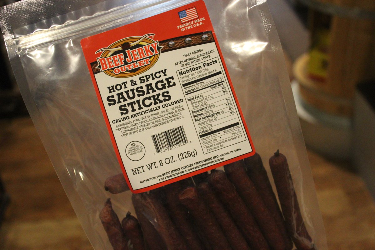 beefjerkyexp's tweet photo. SO much hot & spicy in each stick! #100daysofjerky #day66 #hotnspicy #sausage https://t.co/YDnXVyysS7