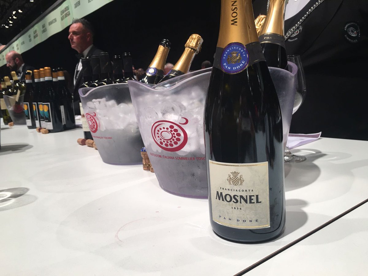 ilmosnel's tweet photo. Il Franciacorta #PasDosé Mosnel alla presentazione delle #guidespresso premiato nei "Migliori Vini da Comprare" 2018 https://t.co/u52rCKLpPG https://t.co/So9257KRg4