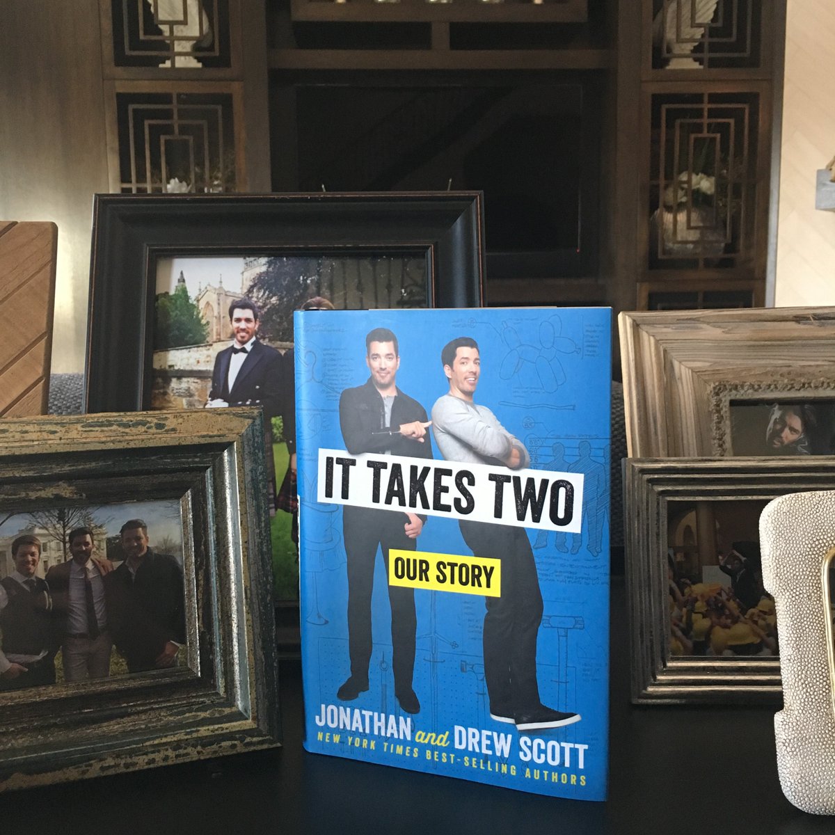 MrDrewScott's tweet photo. Because Its #Friday & you guys have been the best #TeamHotProperty supporters... RT for chance to win a SIGNED copy of #ItTakesTwoBook! 😀 https://t.co/DadEuD2zQn