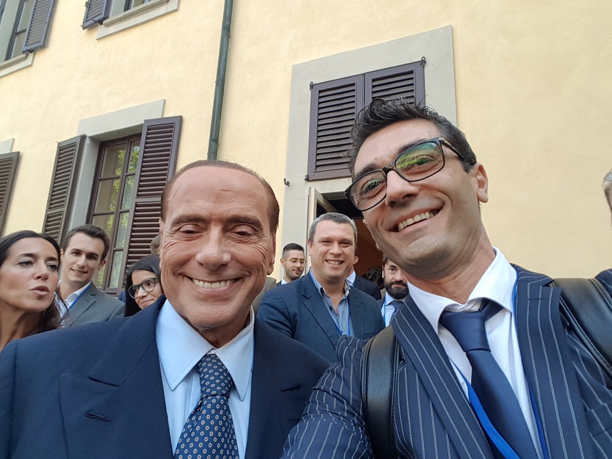 pidepas's tweet image. Silvio Berlusconi incontra i @GIConfindustria #capri2017 #oltre