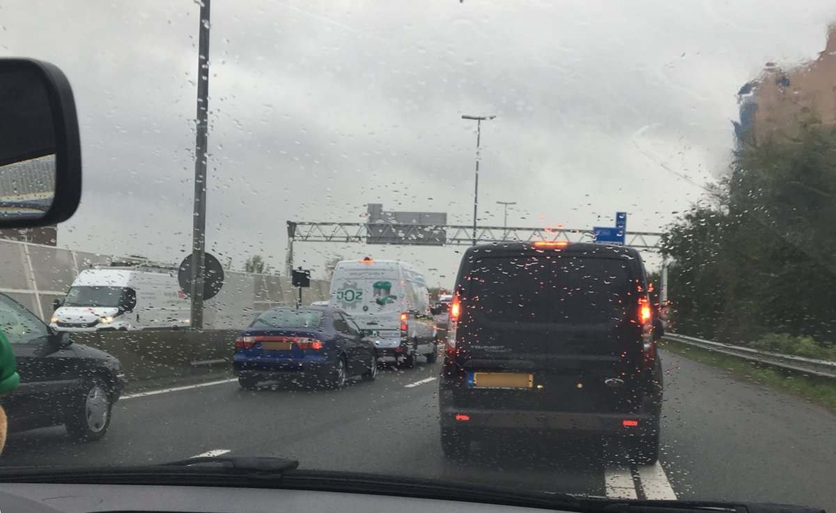 Op de A7 Groningen - Heerenveen zet de traumaheli net de landing in na een ongeval, meldt @Collin_Prak. Weg is dicht bij Martini-Ziekenhuis.