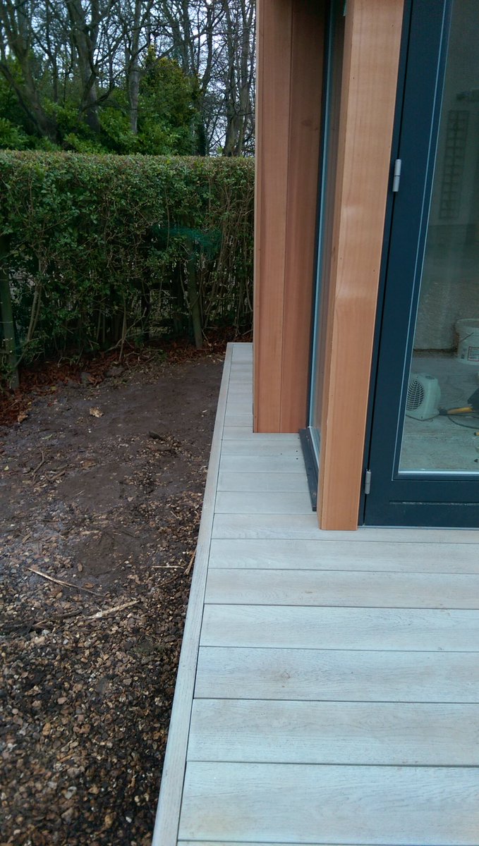 JMLGardenRooms's tweet image. Freshly laid @millboard_uk decking this morning. Loving the light colour against the western red cedar cladding.