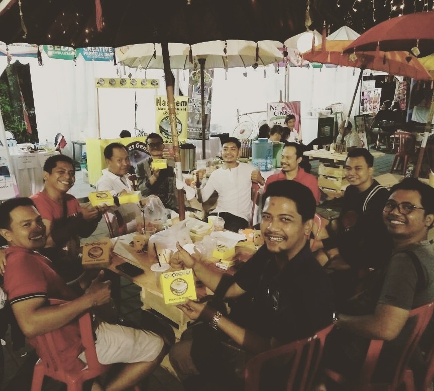 Ngopi ganteng <a href="/hipmidps/">HIPMI Denpasar</a> @wirausahamudadenpasar n  kabag ekonomi denpasar bpk Saryawan di ajang creative preneur day.. sinergi selalu