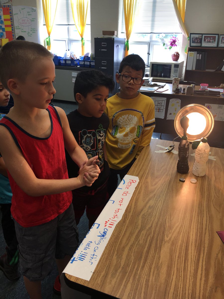 BRC_AP's tweet photo. 3rd grade Innovation Academy during Intersession #barcroftSoars @APSVirginia https://t.co/ZYQw18aVsA