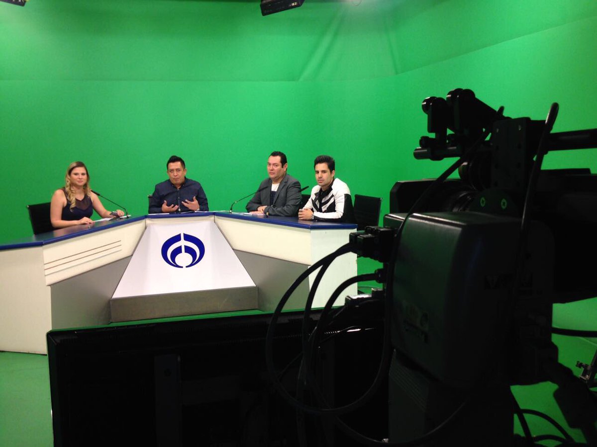 hijodevecino's tweet photo. De la presencia de @Matiferreiraa en el programa de @shanikberman , con @Analu_Coco @lovirelaciones @artemiosanchezr https://t.co/NnlS9Qjnuj