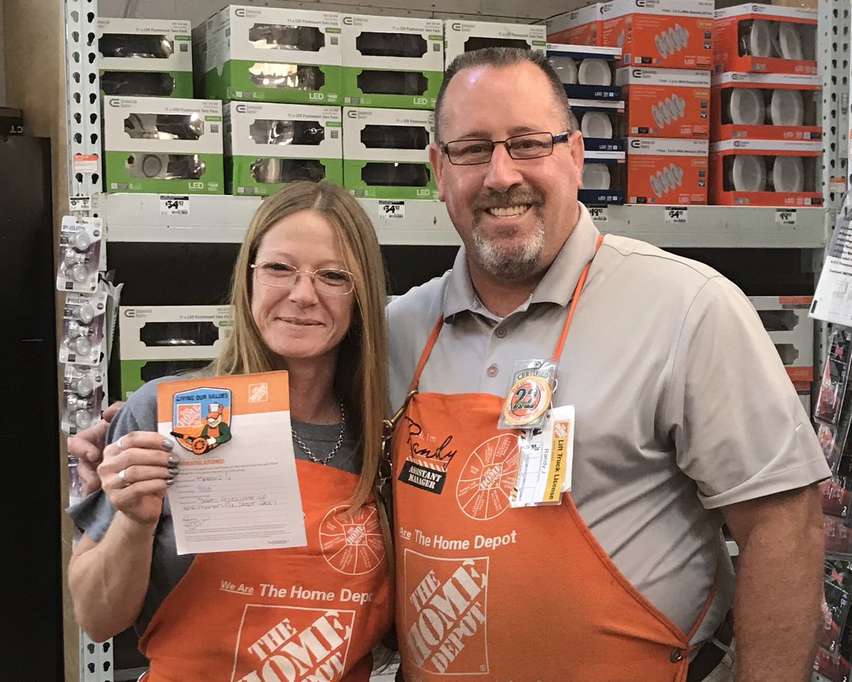 randykjackson1's tweet photo. Awarding Karen in D28 at 553 Firewheel HD, Sales Associate of the Month for Sept. Great job and keep up the good work! #SWBEST https://t.co/Q6xdZwLTKK