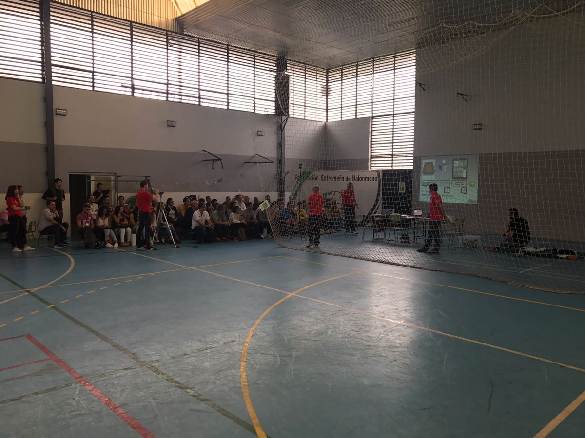 fexbm's tweet photo. La Masterclass de tarde del #COINBAM se desarrolla en el polideportivo UEX 🏃 https://t.co/HDaUhkAeLl
