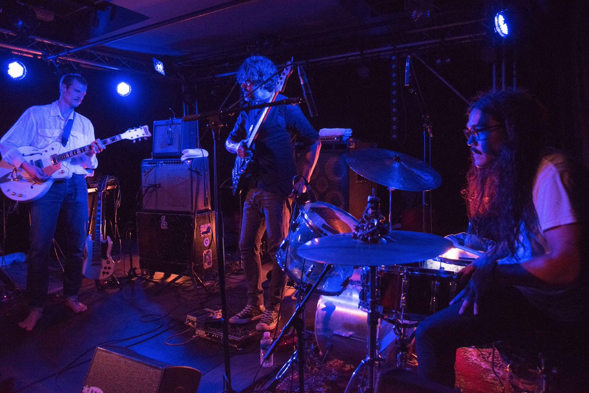 le_brise_glace's tweet photo. #PHOTOS : #FaiBaba + #TheWowSignal dans le club du #BriseGlace à #Annecy le 12.10 ➡︎ https://t.co/aj0x25axGZ https://t.co/KbI30TYpVb