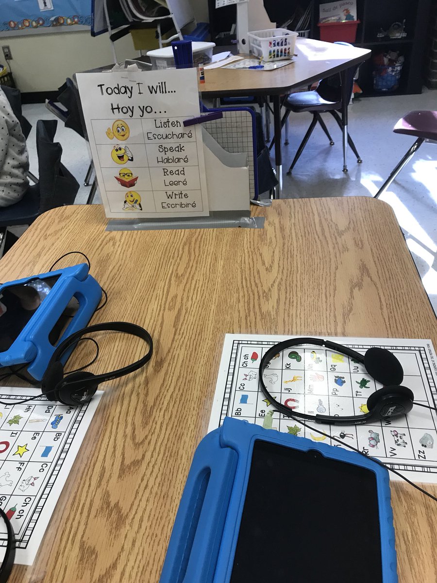 JoseMedinaJr89's tweet photo. Dual language class in Spanish - focus on the 4 language domains in centers, cognates, and syllable work...oh, my! #haydonelementary https://t.co/kLtsUlib0B