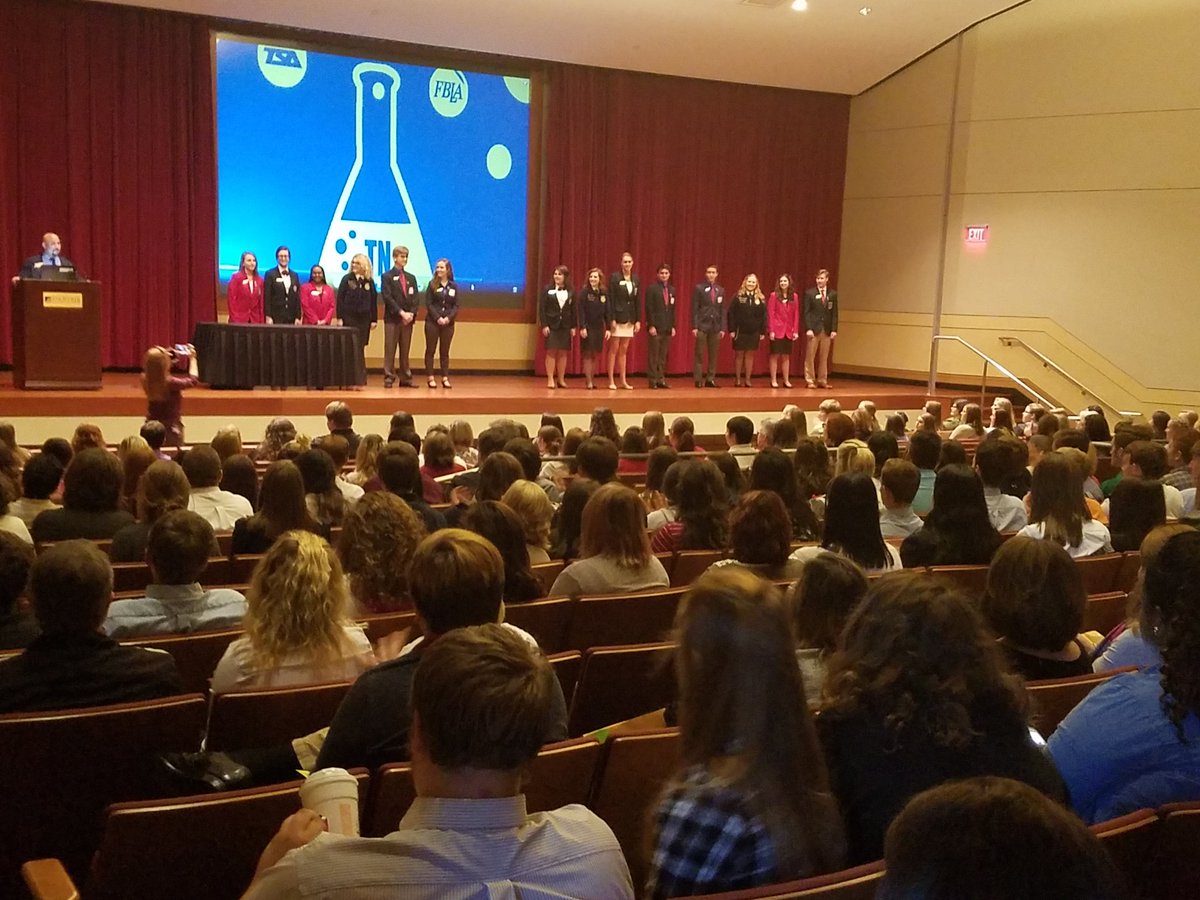 CandiCollier72's tweet photo. Love seeing student leaders in action! #TNFLC17 #CTSO https://t.co/QVrJN6x6jM