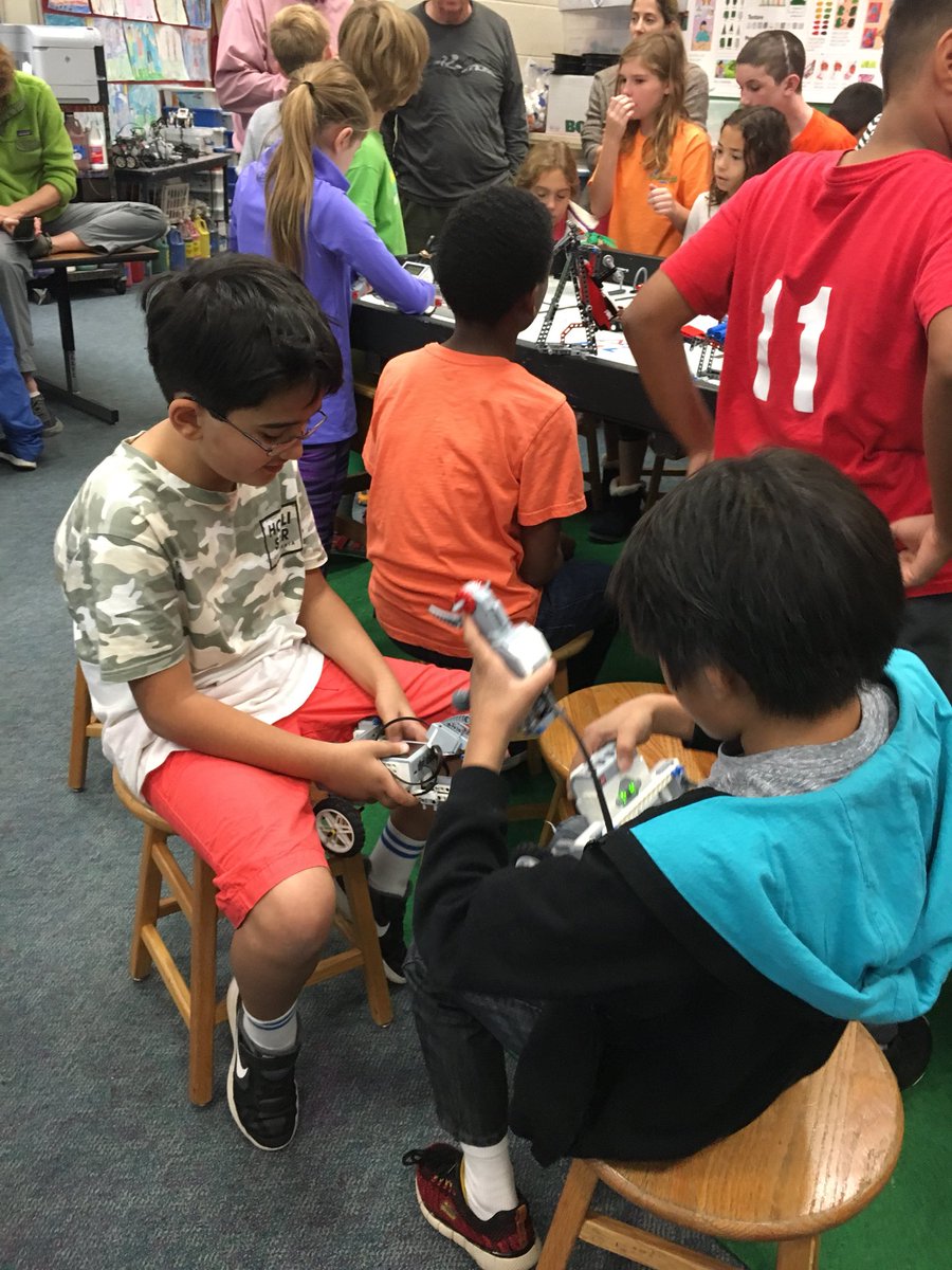 BRC_AP's tweet photo. Robotics challenge at Intersession #barcroftSoars @APSVirginia https://t.co/2Mxxt8eFq2