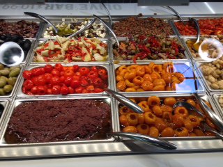PeppadewUSA's tweet photo. Spanning the globe, @WholeFoodsLA you can find both #Peppadewpeppers and #Goldew at the olive station. https://t.co/SXVaF0XODp