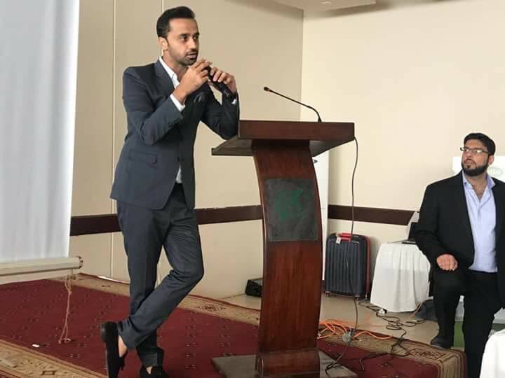 Namra_Qadeer's tweet photo. @WaseemBadami Addressing the #WB_Family at training session 🙂😊 https://t.co/H9Yl3nqHKl