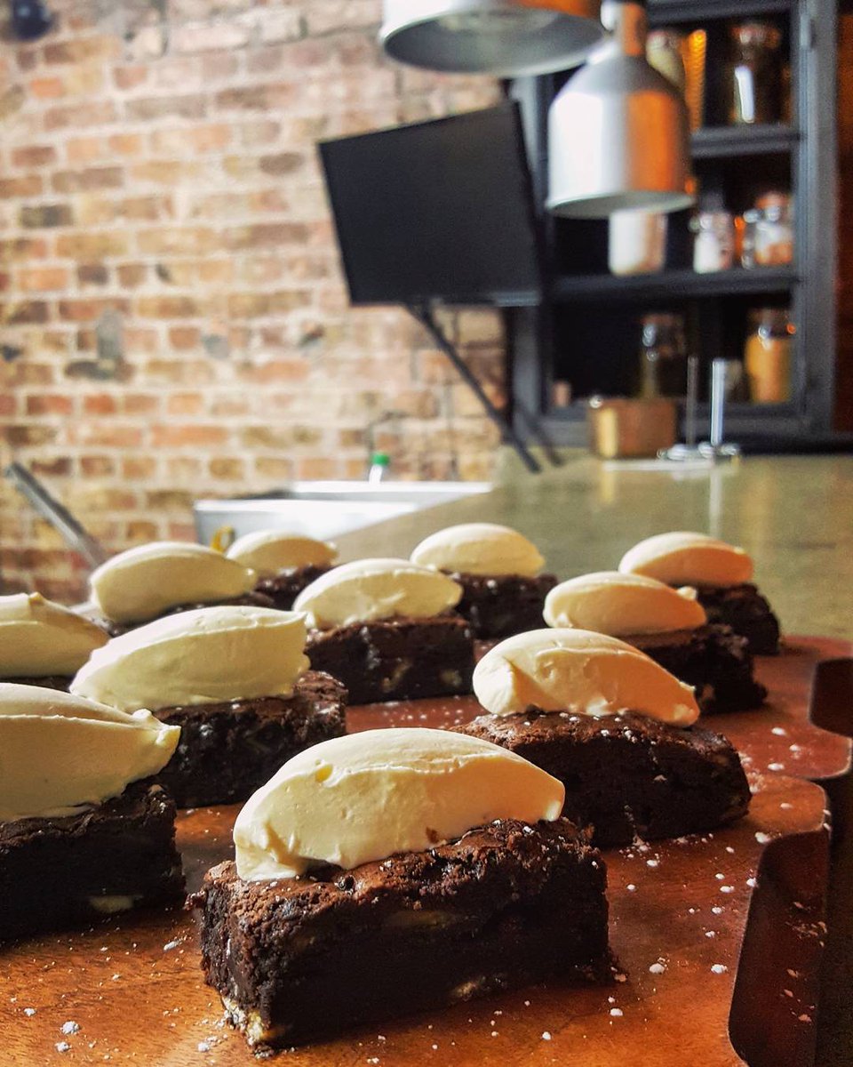 8degreesbrewing's tweet photo. Fab brownies at @holysmokecork, paired with our #AmberEllaAle for a #TasteofCork feast on Tues. More #TasteCorkWeek events on @TasteCork https://t.co/YM1GVt9M9X