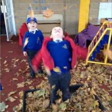 TracyBee05's tweet photo. Autumn fun x 🍁🍂 https://t.co/QFUH38Edxo
