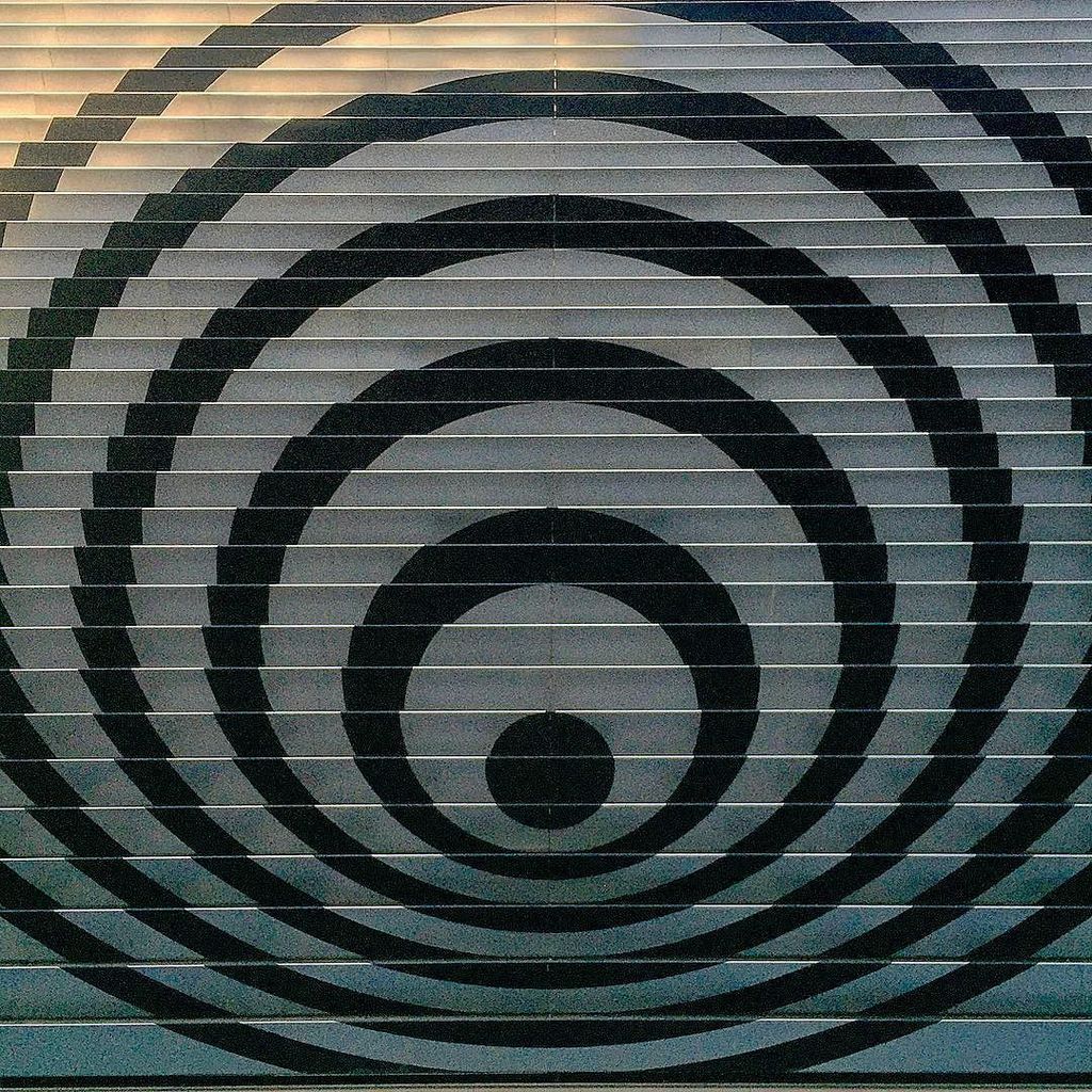 L_E_Ba's tweet photo. Fin de partie #vasarely #streetart #streetphotography #igparis #igersparis #ig_paris #paris #parisjetaime #ig_fran… https://t.co/c93bf7TWlG https://t.co/XxMU9Q2PS4