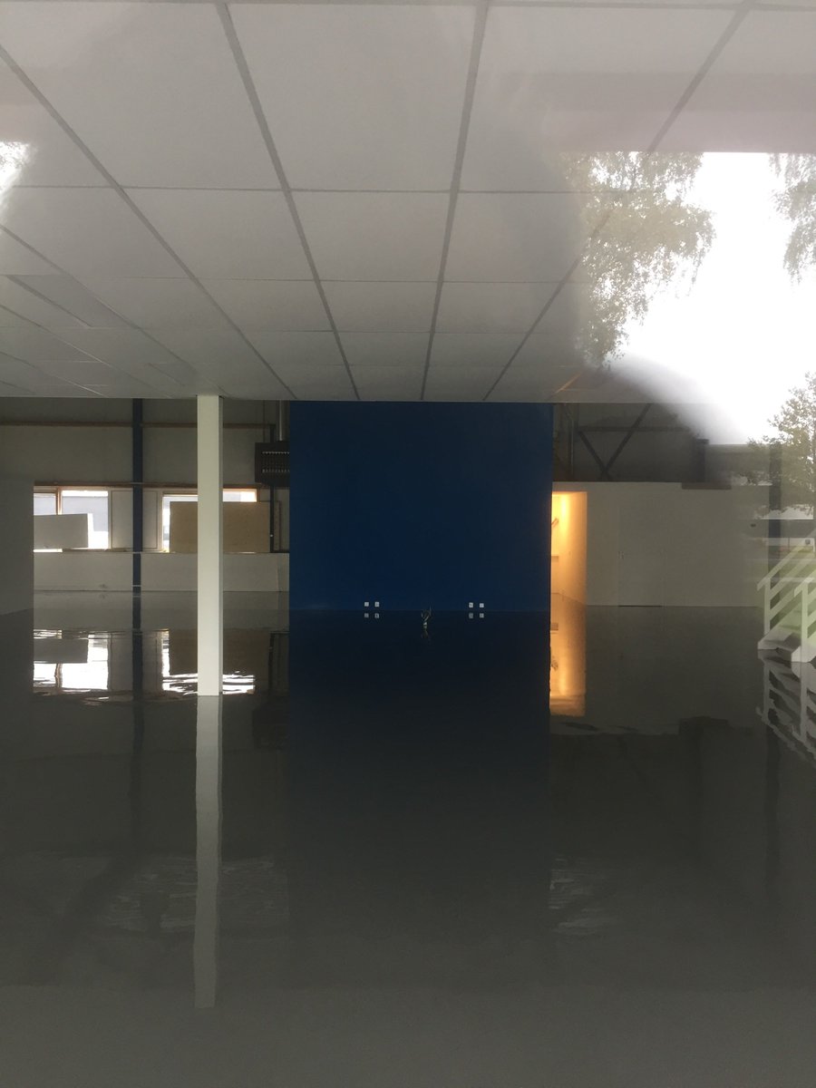 De vloer is bijna klaar in onze nw lokatie. Volgende week verhuizen. Vanaf 30 okt van harte welkom!! Constructieweg 23.
