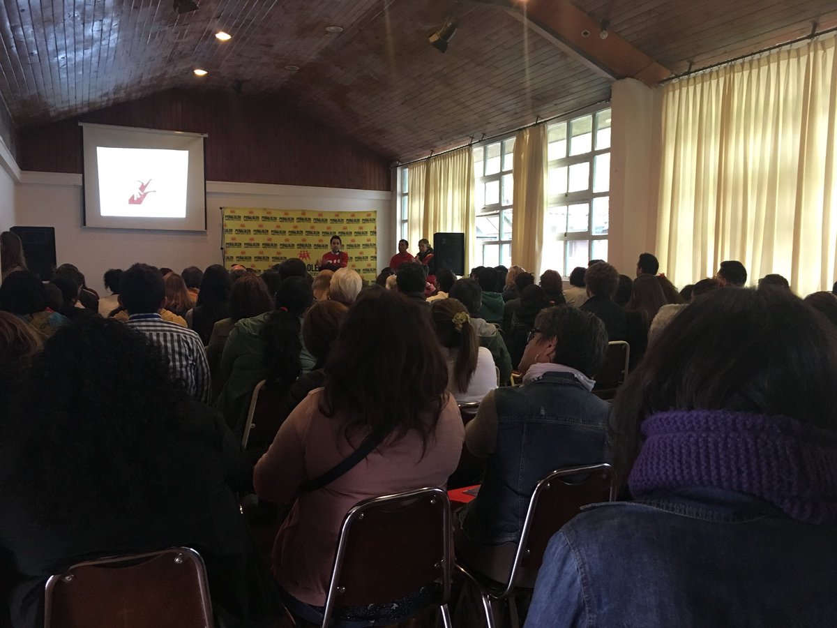 GarageUAI's tweet photo. AHORA | Vicente Fernández de #GarageUAI en Encuentro de Emprendedores SUMA REDES 2017 de @penalolen Gran convocatoria de emprendedores 🎉 https://t.co/wLQ186ft64