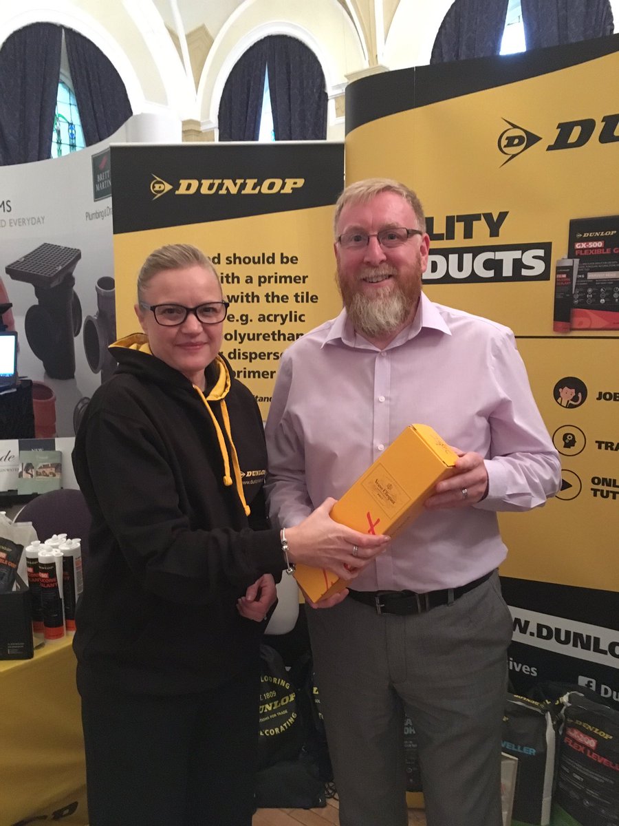DunlopDebi's tweet photo. Today's winner of the golf challenge @MarkovitzLtd home show. https://t.co/3jXlJdrHVs