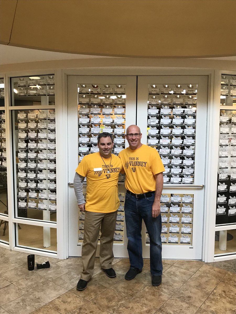 dtraina17's tweet photo. Thank you to all of the @vianneygriffins students who have participated in the #studentgivingcampaign this week! Let’s keep it going for next week!!! #griffinsgive https://t.co/PdR2CIIRLG