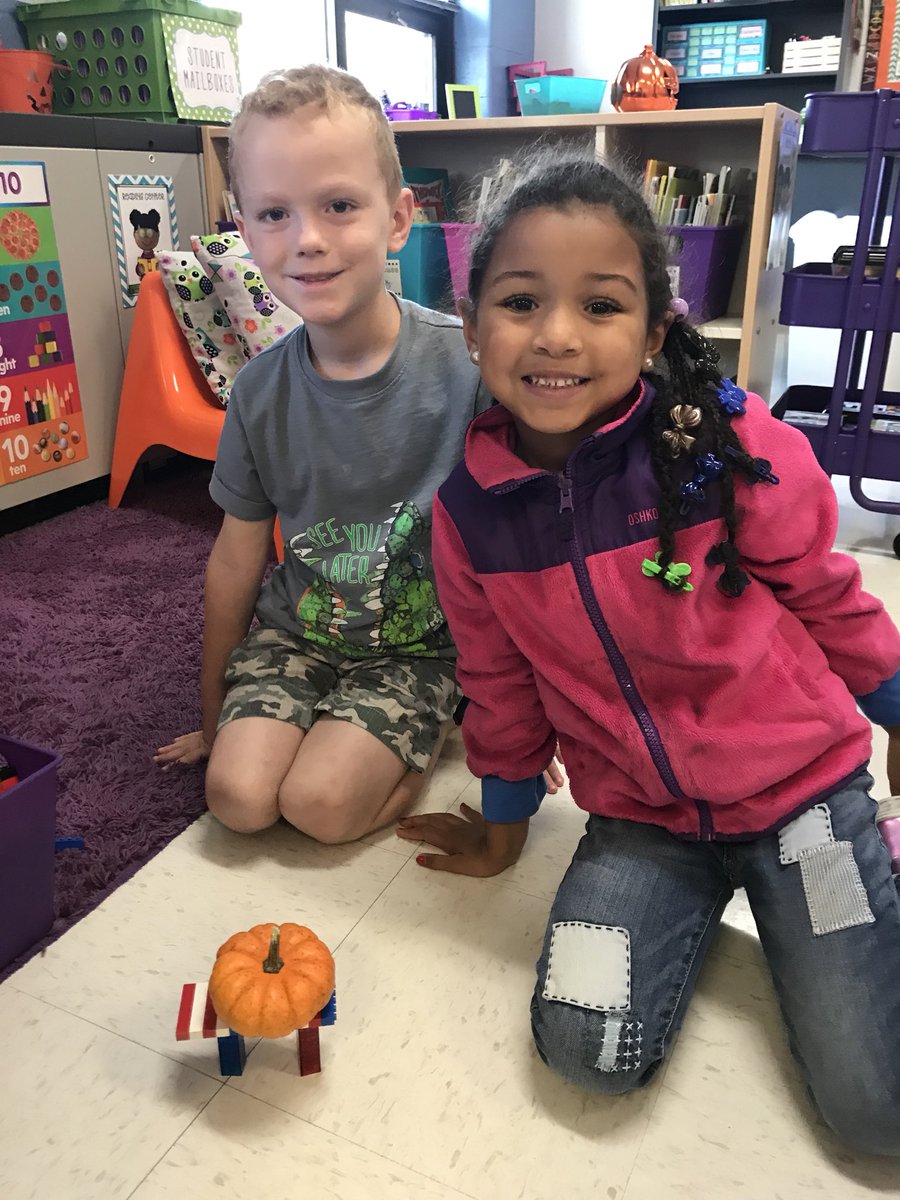 AshleyMarieWill's tweet photo. We were engineers in kindergarten today! We built bridges to hold our mini pumpkins! #showthecool #stem #HPSDtigers https://t.co/JyfLYwpAFG
