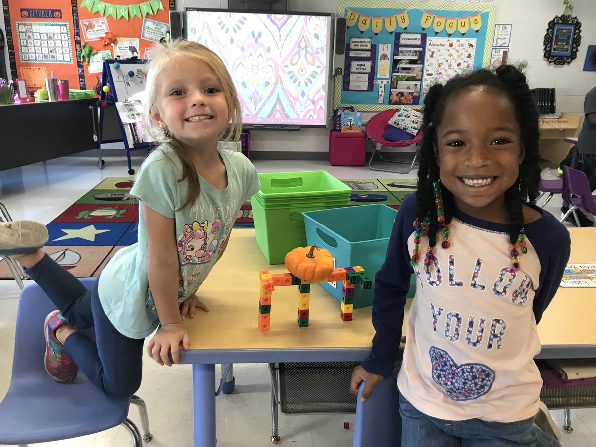 AshleyMarieWill's tweet photo. We were engineers in kindergarten today! We built bridges to hold our mini pumpkins! #showthecool #stem #HPSDtigers https://t.co/JyfLYwpAFG