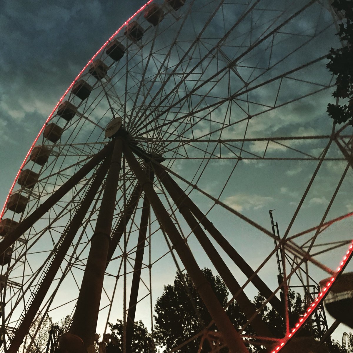 midamericaadv's tweet photo. The frights continue all weekend! Only 8 days remain. Get your scares before itβs too late. πππ‘ #SixFlagsSTL #FrightFest #YoullScreamToo https://t.co/yfpN8K4A3T
