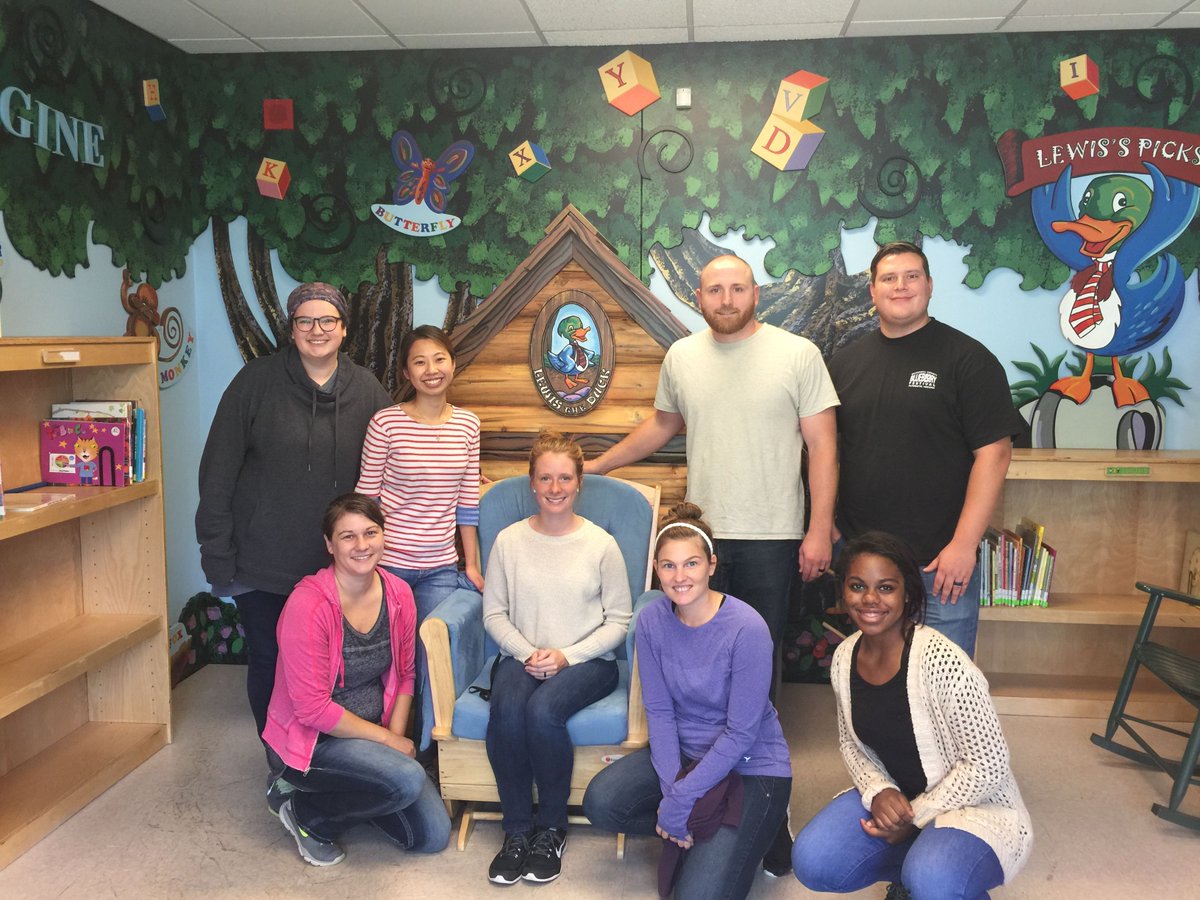 TheCRCL's tweet photo. #VolunteerSpotlight Thank you to @ServewithCSM for volunteering at our North Lawndale site last week! We are so grateful for your help! https://t.co/RlCvrKI18K