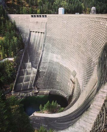skagittours's tweet photo. #FunFactFriday---DYK #RossDam is 540 ft. tall? WOW! Pic by IG user: john_apostol #SkagitTours #SeeSkagit #Travel #PNW #PNWonderland #NWDams https://t.co/OwoDLgEO3o