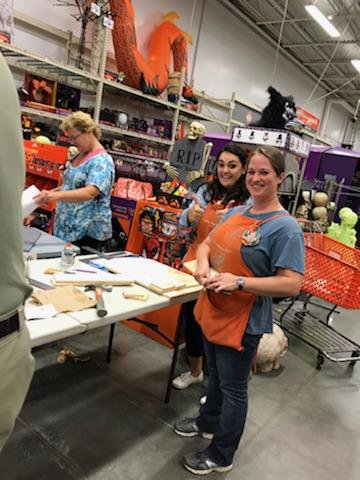 IamPurePlatinum's tweet photo. 4655's DIH Workshop lead by Latisha &amp; Taylor rockin' it out w/customers. Thanks for all you do! @TerriDavisB @forman_melvin @MarcusINOrange https://t.co/ltUqoBsGAY