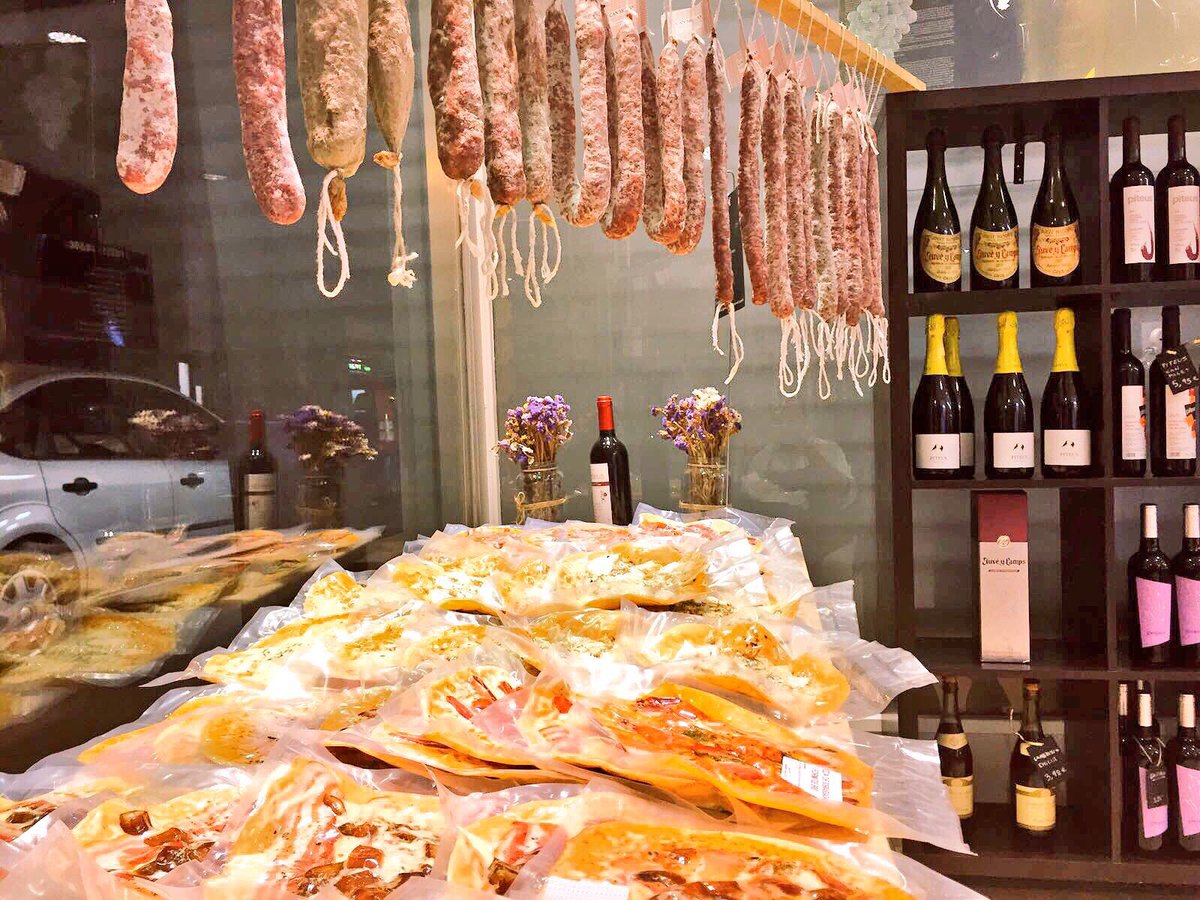 CanMolas's tweet photo. Bona tarda! Busqueu sopar per aquesta nit? Nosaltres tenim sopar, dinar, esmorzar,... #bonateca #vic #osona#somxarcuters https://t.co/1wsuT71xQx